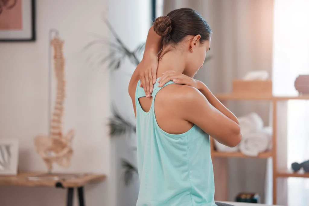 chiropractor physiotherapy and injury with a woma 2023 11 27 05 11 00 utc e1711635481701